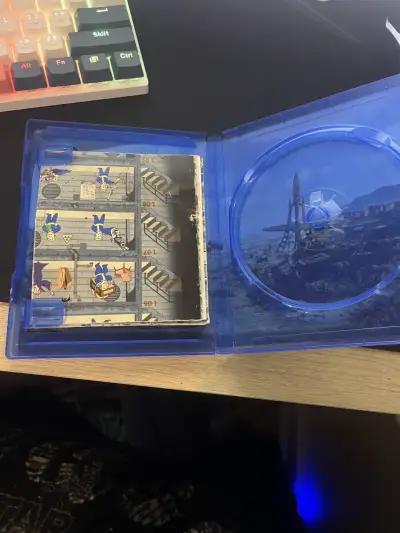 Caja + Póster Vault-Tec Fallout 4 PS4 (SIN JUEGO) - miniatura 2