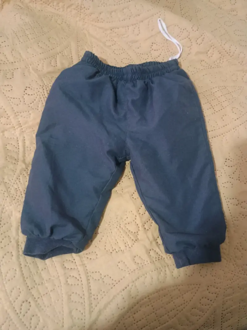 Pantalones de bebé color gris - 1