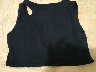 Top deportivo negro sin mangas - miniatura 2