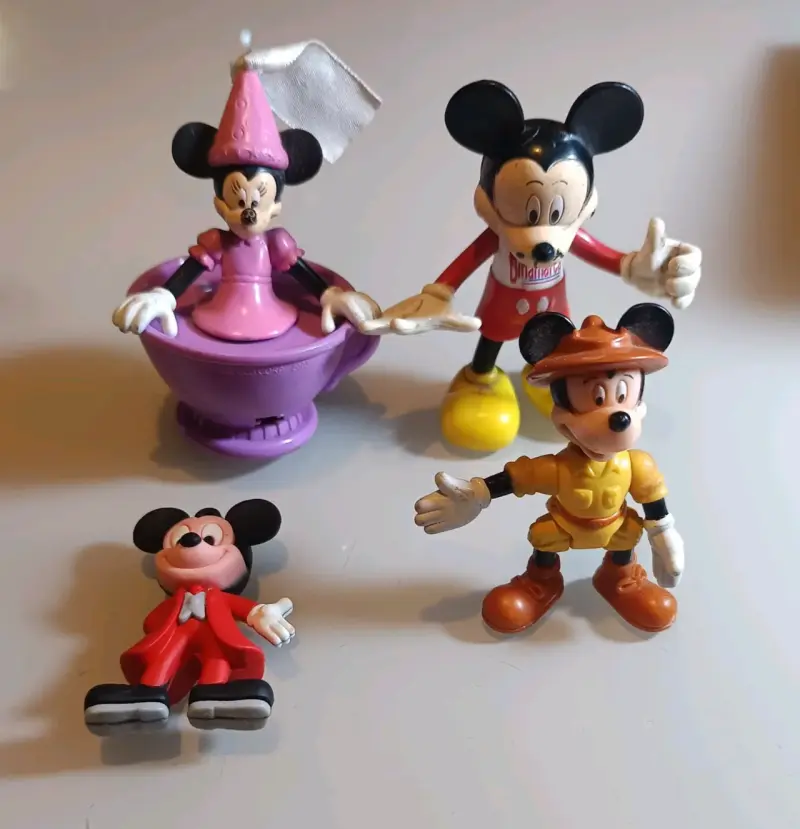 Set de figuras coleccionables de disney - 1