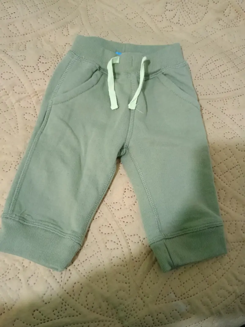 Pantalones de bebé verde con cordón - 1