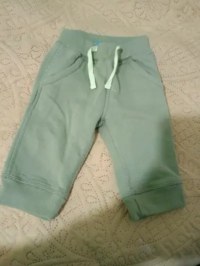 Pantalones de bebé verde con cordón - miniatura 1