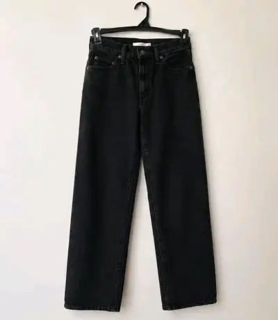 Jeans negros de corte recto para mujer - miniatura 1
