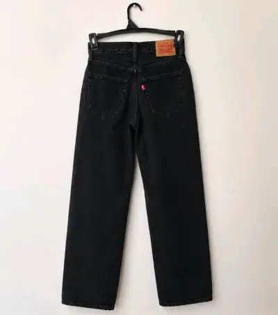 Jeans negros de corte recto para mujer - miniatura 2