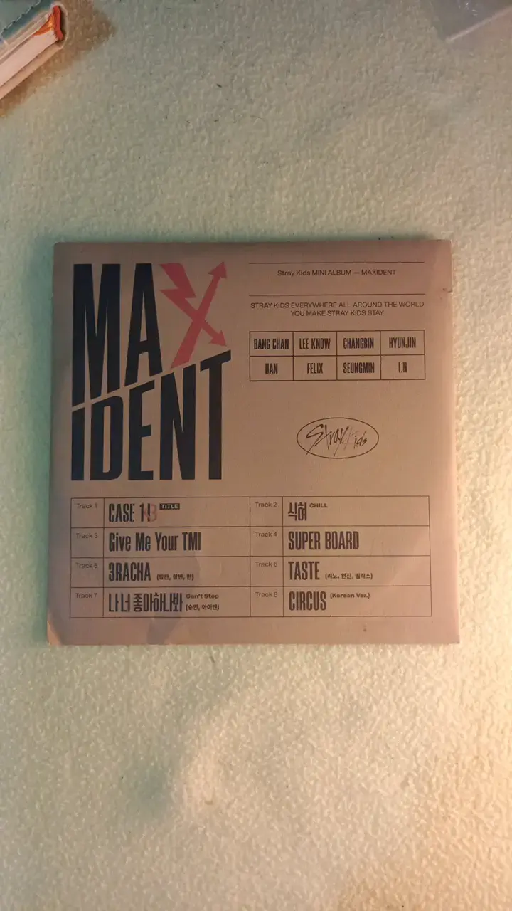 Álbum Stray Kids MAXIDENT edición especial - 1