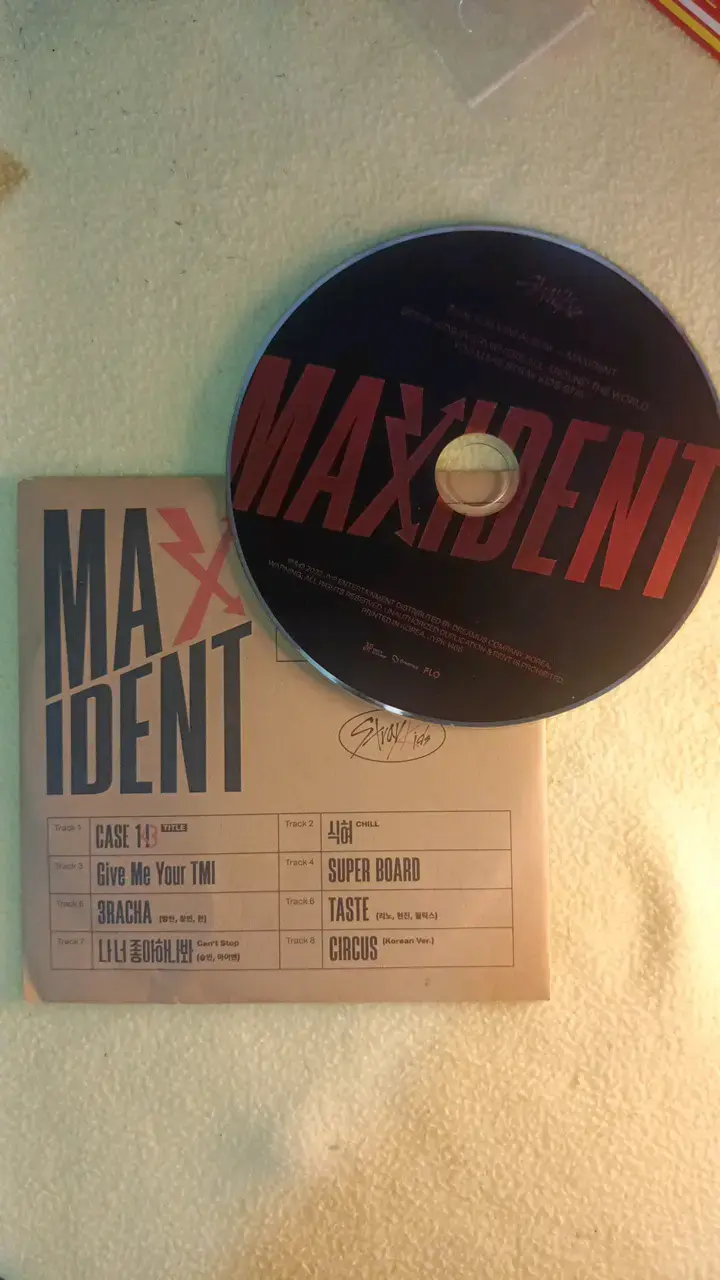 Álbum Stray Kids MAXIDENT edición especial - 3