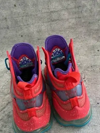 Zapatillas deportivas Nike rojas y azules - miniatura 2
