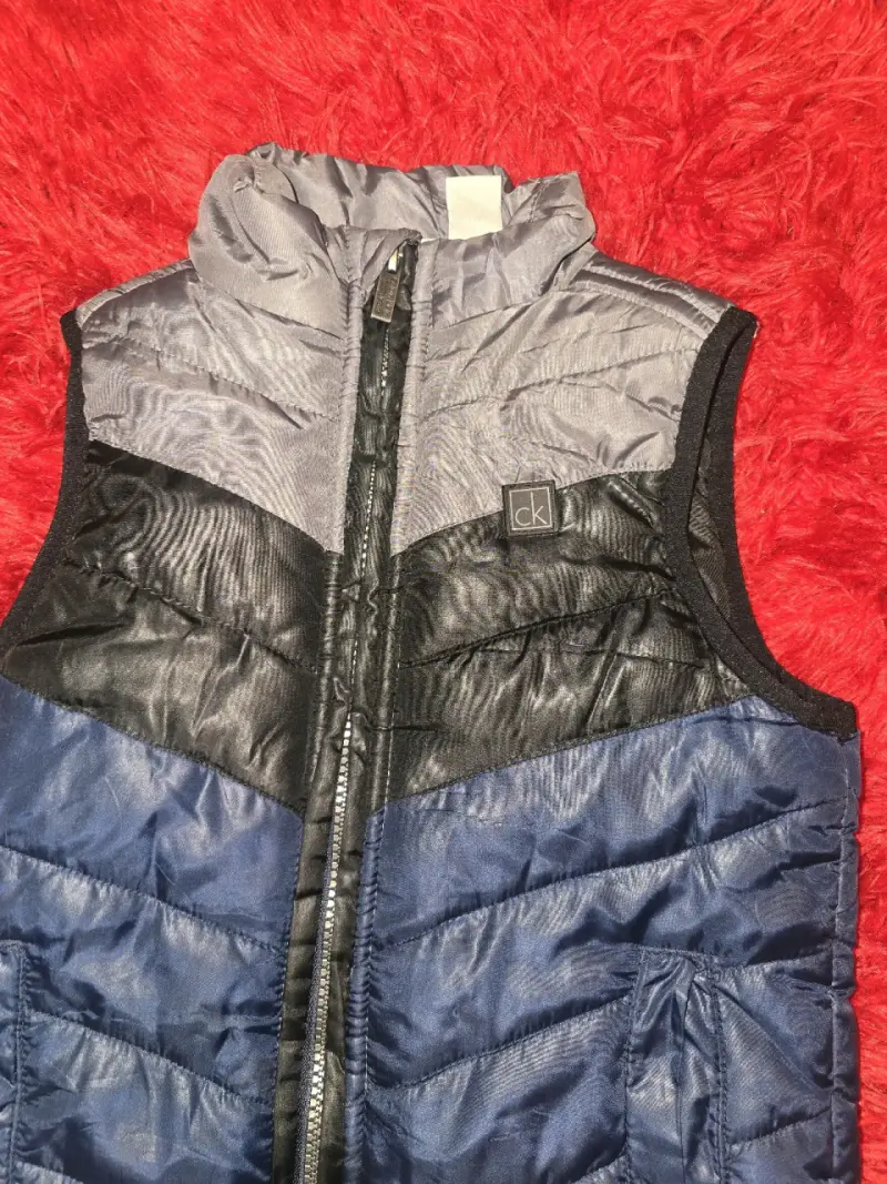 Chaleco acolchado Calvin Klein azul y negro - 2