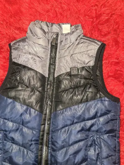Chaleco acolchado Calvin Klein azul y negro - miniatura 2