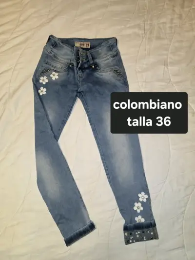 Jeans colombianos con flores bordadas talla 36 - miniatura 1
