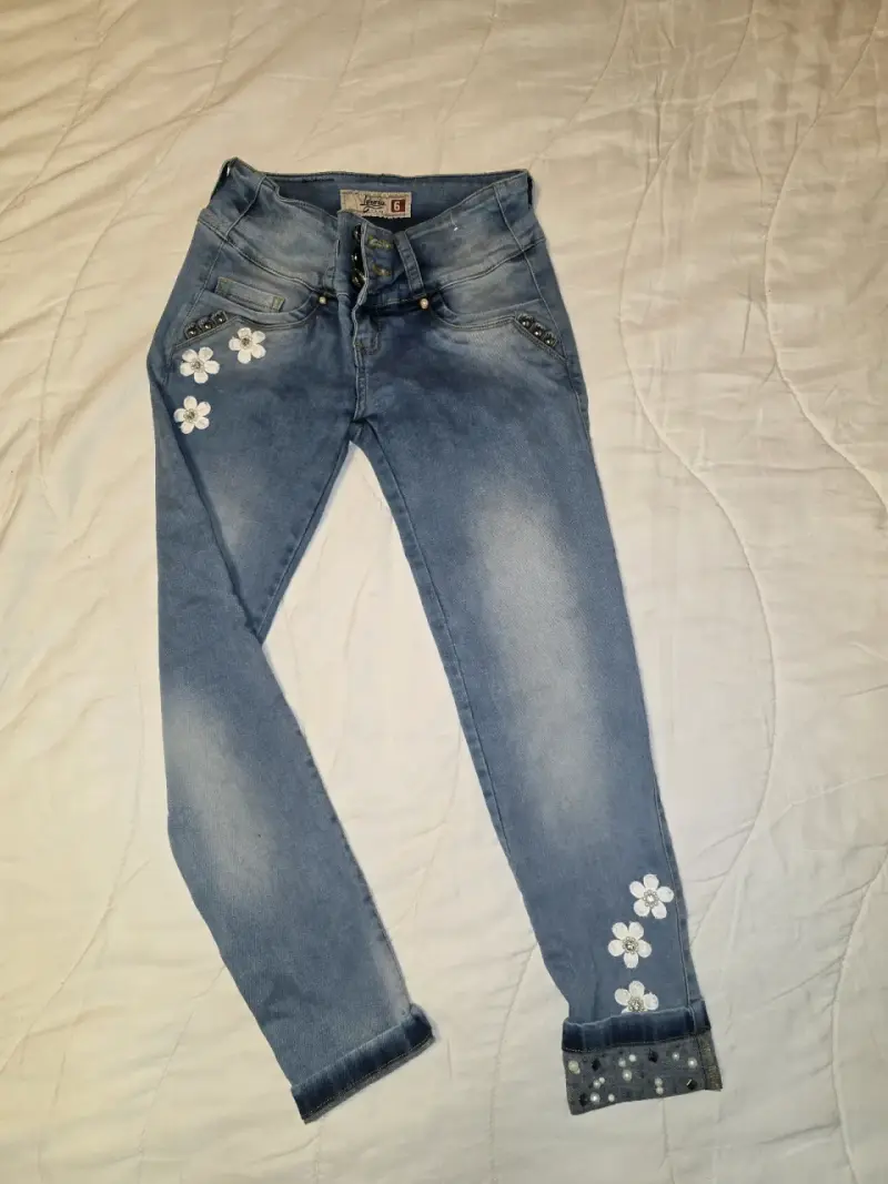 Jeans colombianos con flores bordadas talla 36 - 2