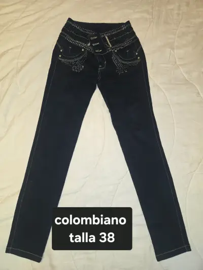 Jeans colombianos con detalles brillantes - miniatura 1