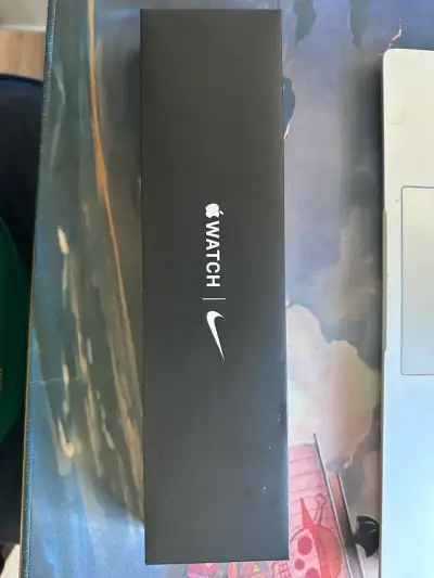 Apple Watch SE Nike en caja original - miniatura 1