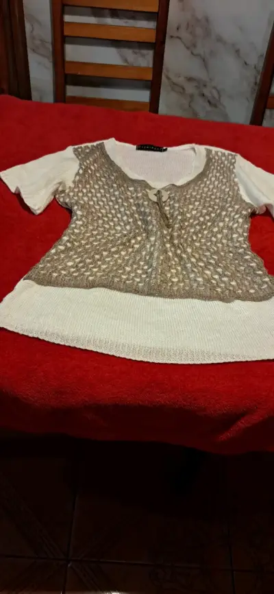 Polera tejida beige con detalle frontal - miniatura 1