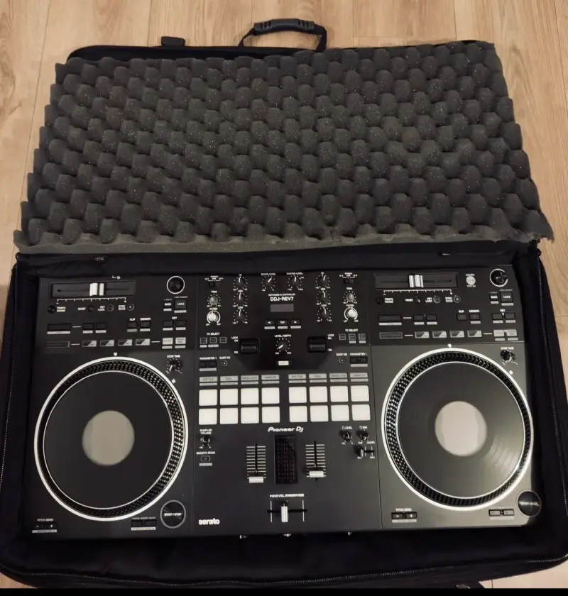 Controlador DJ Pioneer DDJ-REV7 con bolso - 1