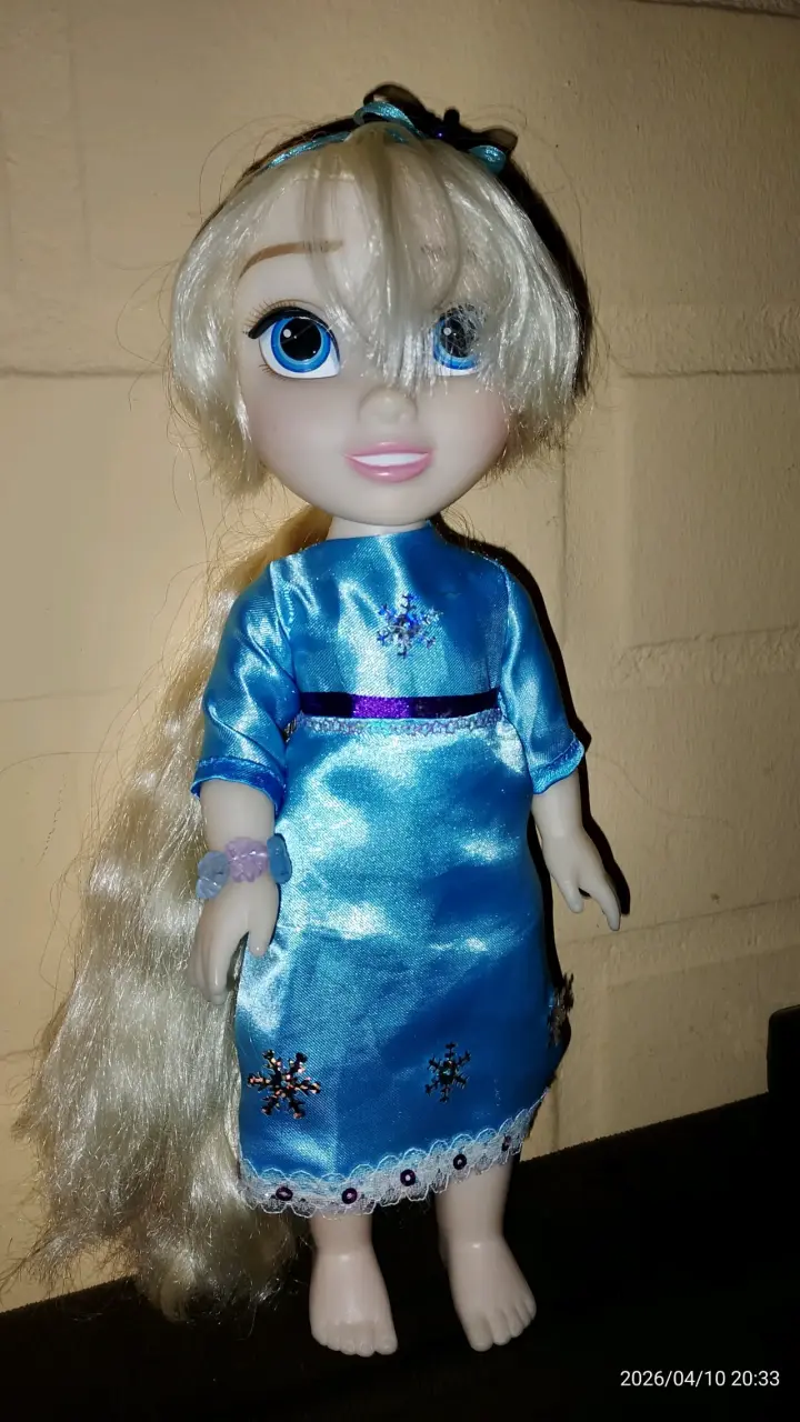 Muñeca de Blancanieves con vestido clásico - 2