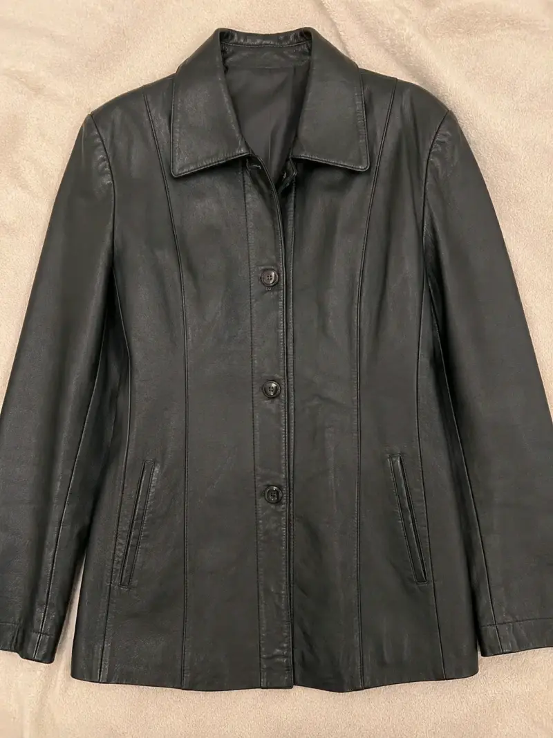 Chaqueta de cuero negra para mujer