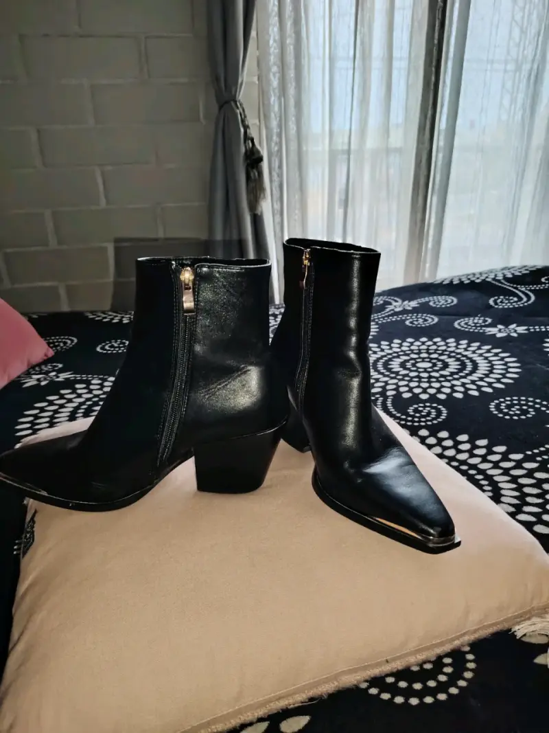Botines de cuero negro con tacón alto - 3