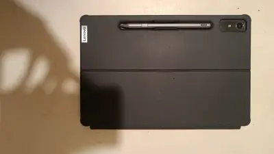 Tablet Lenovo con teclado desmontable - miniatura 2