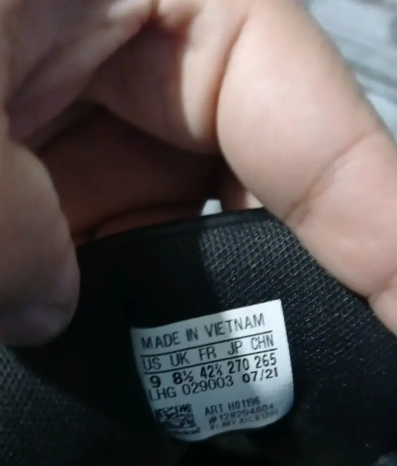 Zapatillas Adidas negras y doradas - 5
