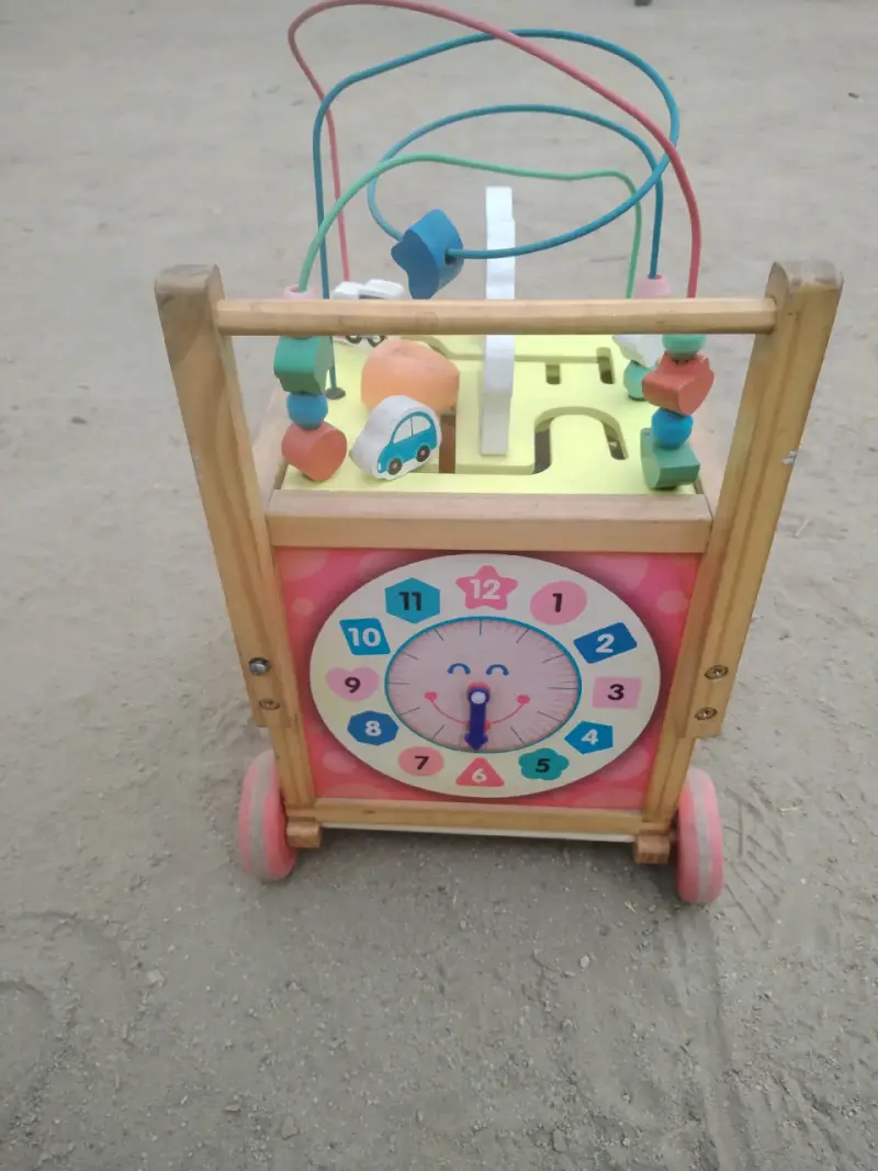 Andador de madera con actividades para niños - 4
