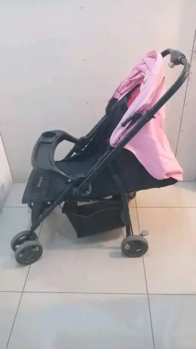 Coche de bebé Bebesit rosa con toldo - miniatura 3