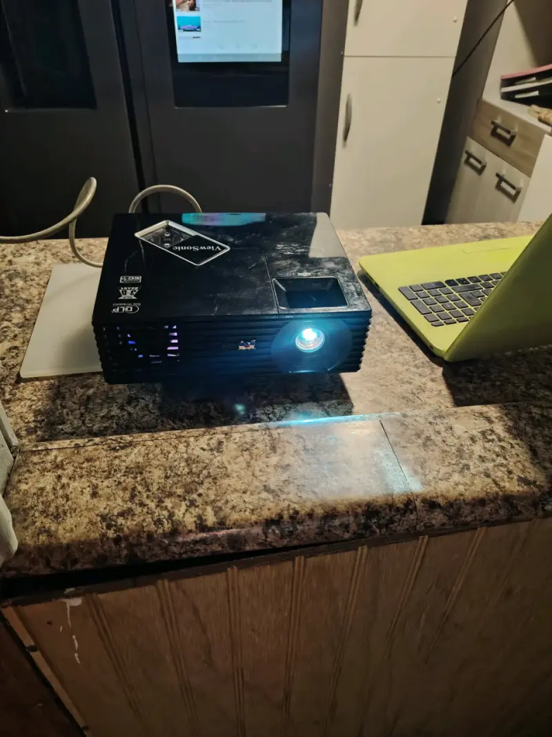 Proyector ViewSonic DLP en buen estado - 1