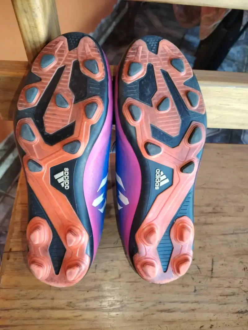 Zapatillas deportivas Adidas azules para fútbol - 2