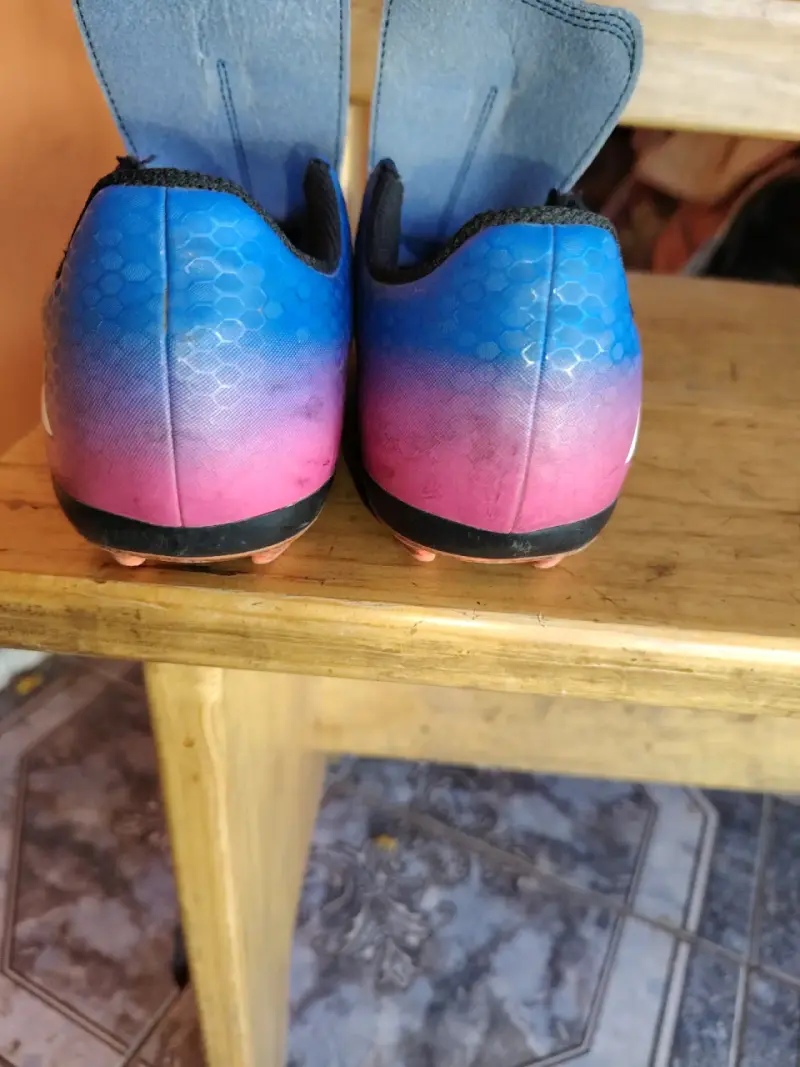 Zapatillas deportivas Adidas azules para fútbol - 4