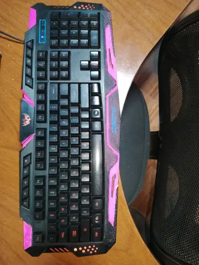 Teclado gamer retroiluminado con teclas faltantes - miniatura 3