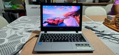 Notebook Acer E11 en excelente estado  poco uso. - miniatura 1