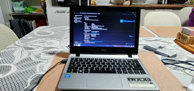 Notebook Acer E11 en excelente estado  poco uso. - 2