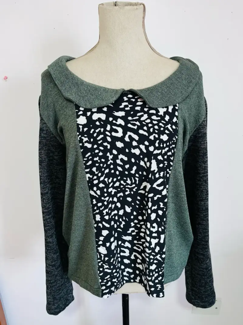 Suéter de mujer con estampado animal print