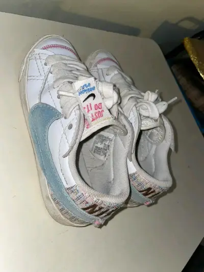 Zapatillas Nike blancas y celestes - miniatura 1