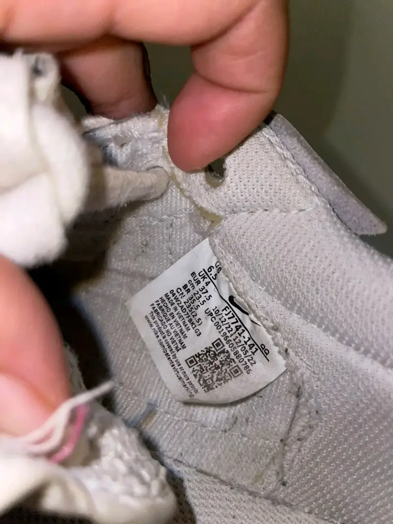 Zapatillas Nike blancas y celestes - 3