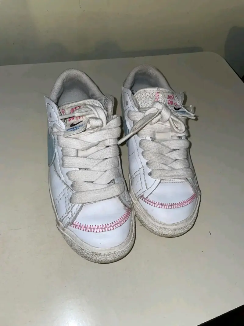 Zapatillas Nike blancas y celestes - 4