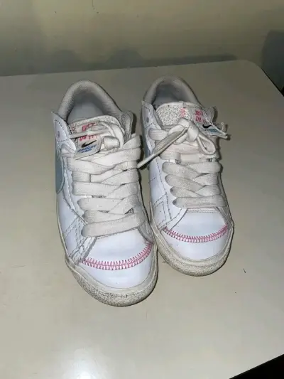 Zapatillas Nike blancas y celestes - miniatura 4