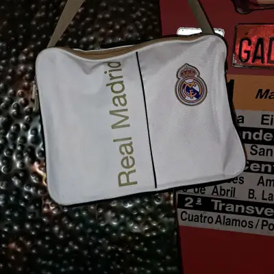 Bolso Real Madrid blanco con logo - miniatura 1