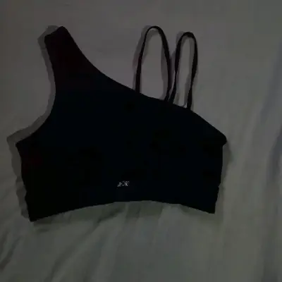 Top deportivo negro de un solo hombro - miniatura 2