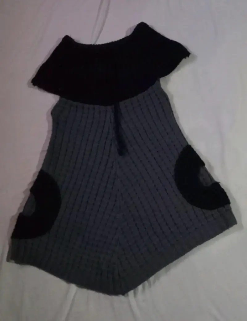 Poncho tejido gris y negro - 1