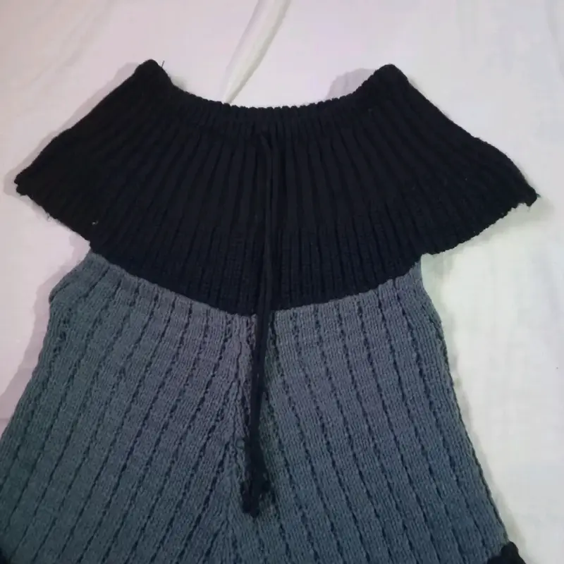 Poncho tejido gris y negro - 2