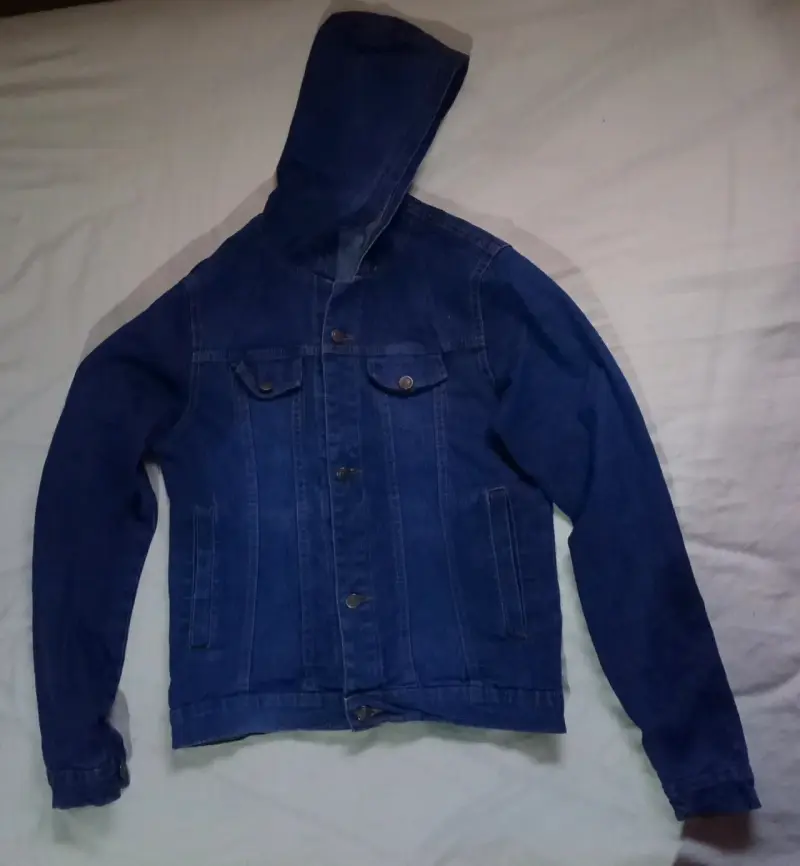 Chaqueta de mezclilla con capucha