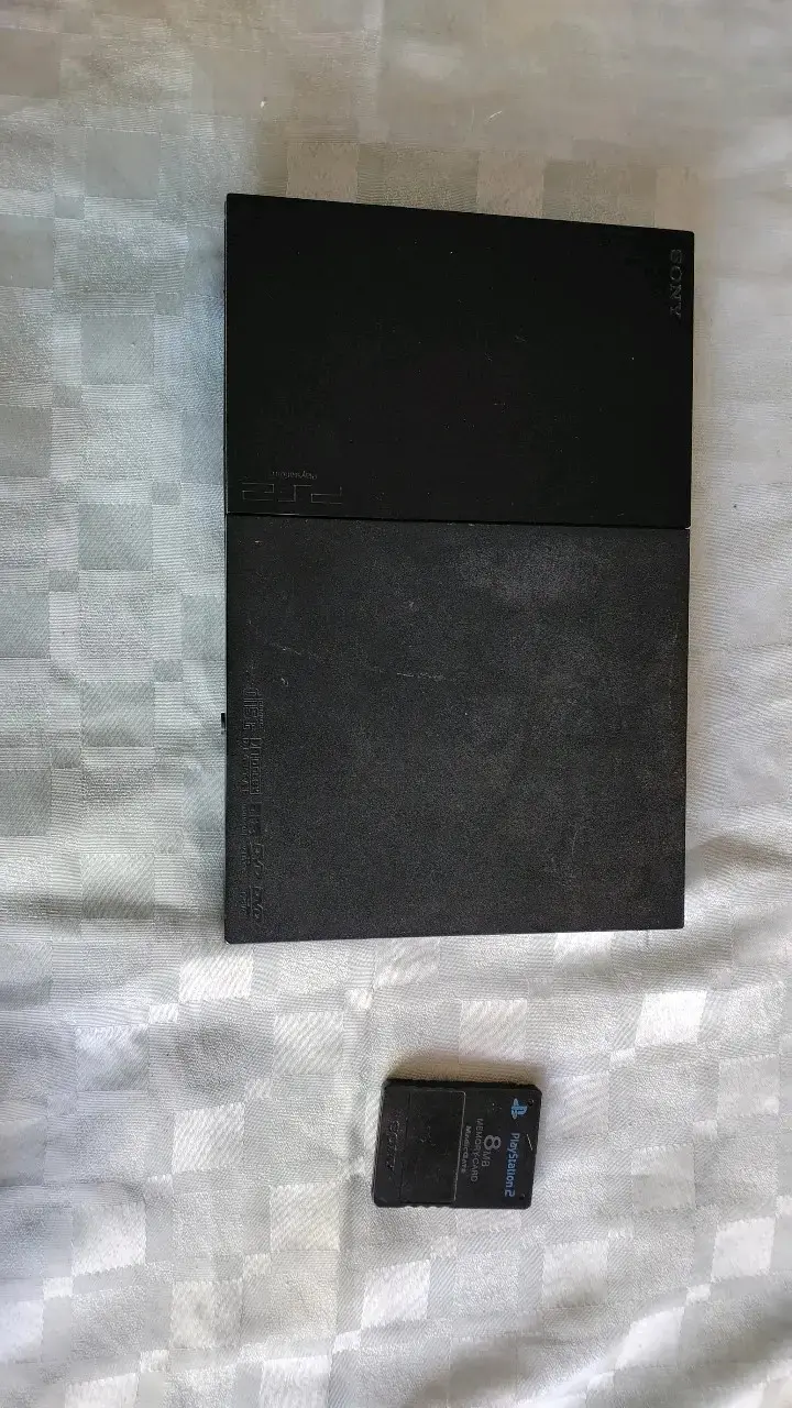 Se vende Playstation 2 - 2