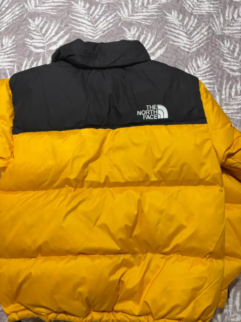 Chaqueta The North Face amarilla y negra - 2