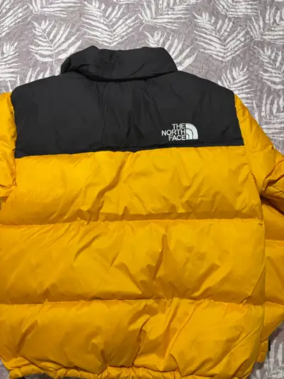 Chaqueta The North Face amarilla y negra - miniatura 2