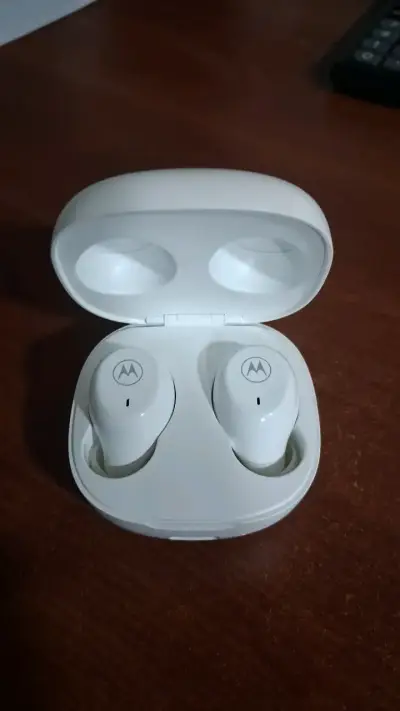 Audífonos inalámbricos Motorola blancos - miniatura 1