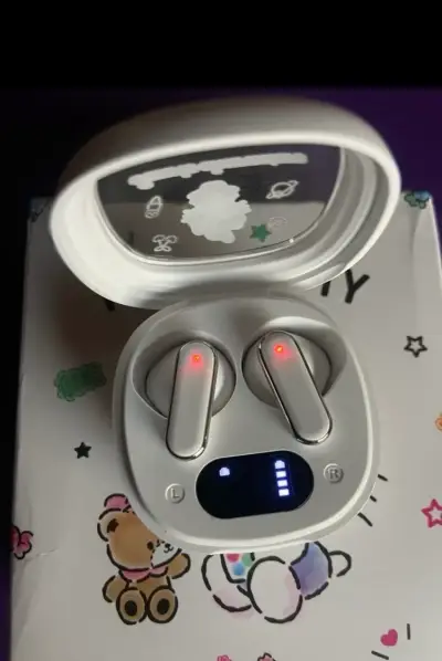 Audífonos inalámbricos Hello Kitty edición especial - miniatura 3