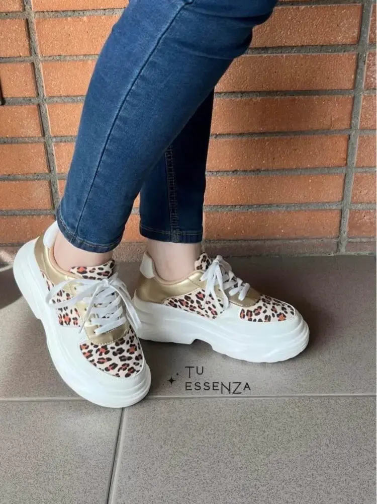 Zapatillas plataforma animal print doradas - 1