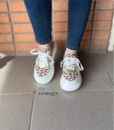 Zapatillas plataforma animal print doradas - miniatura 2