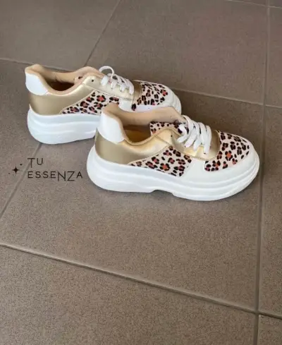 Zapatillas plataforma animal print doradas - miniatura 3